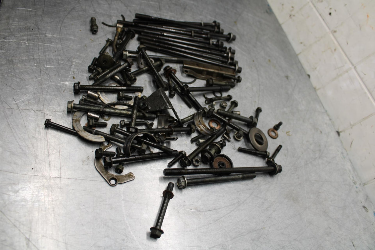 99-07 SUZUKI HAYABUSA GSX1300R ENGINE LEFTOVER CYLINDER HEAD BOLT BB426