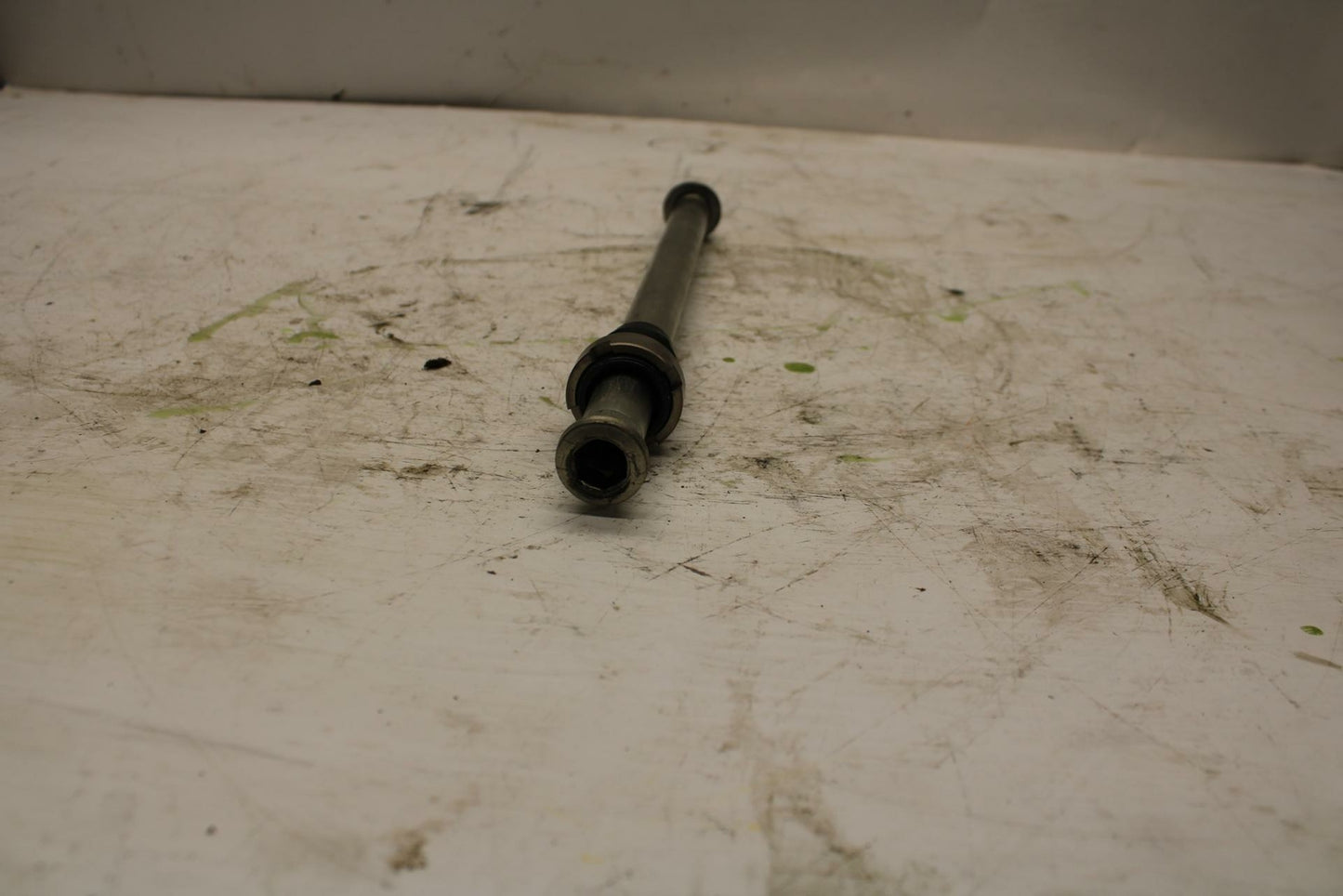 06 HONDA SHADOW 750 VT750C REAR BACK SWINGARM BOLT SUSPENSION PIVOT AXLE BB352