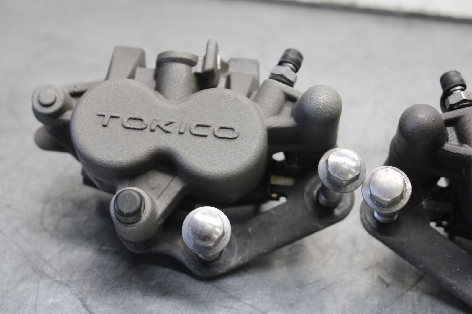 12-17 KAWASAKI ER-6N Z650 RIGHT LEFT FRONT BRAKE CALIPER SET PAIR CALIPERS BB709