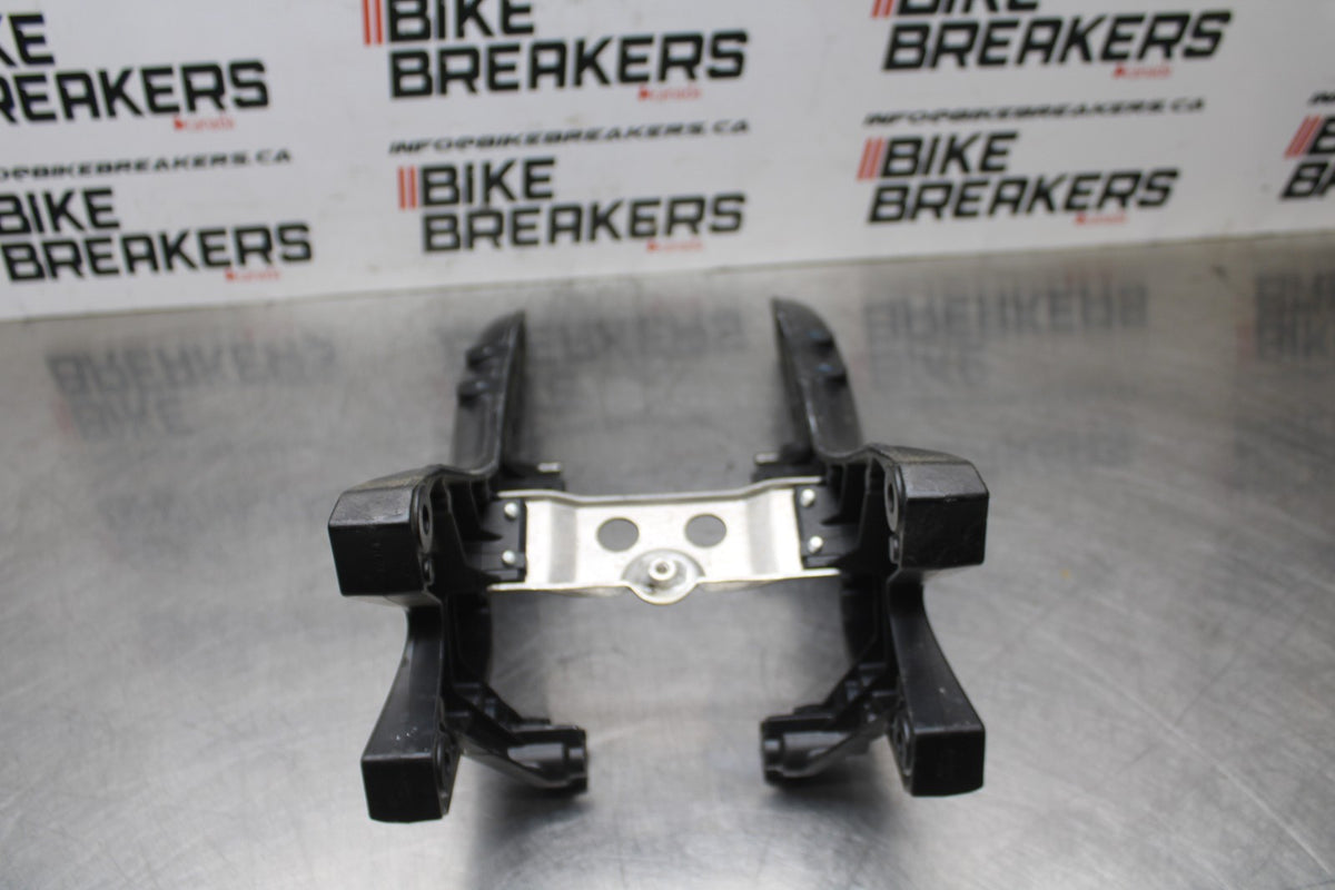 06-07 SUZUKI GSXR 600 FRONT SUBFRAME SUB FRAME BB822
