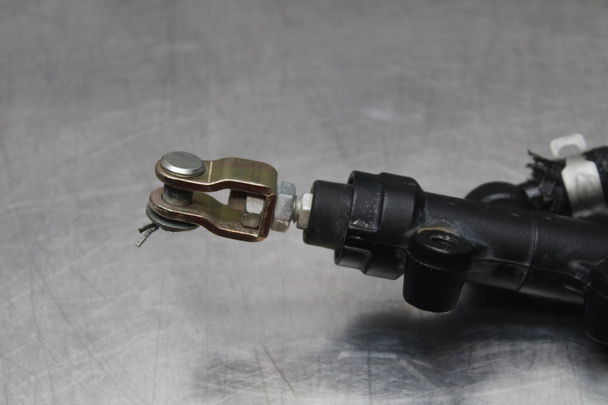 06 KAWASAKI VULCAN 900 REAR BACK BRAKE MASTER CYLINDER W RESERVOIR BB799
