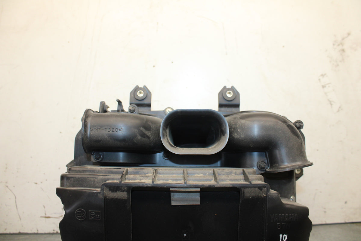 22-24 YAMAHA XSR900 AIRBOX AIR INTAKE FILTER BOX BB683