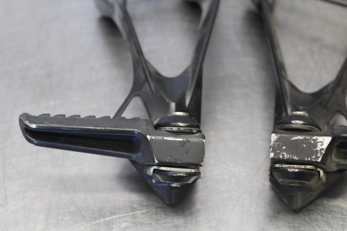 07-08 KAWASAKI NINJA ZX6R REAR BACK PASSENGER PEG SET PAIR BB937
