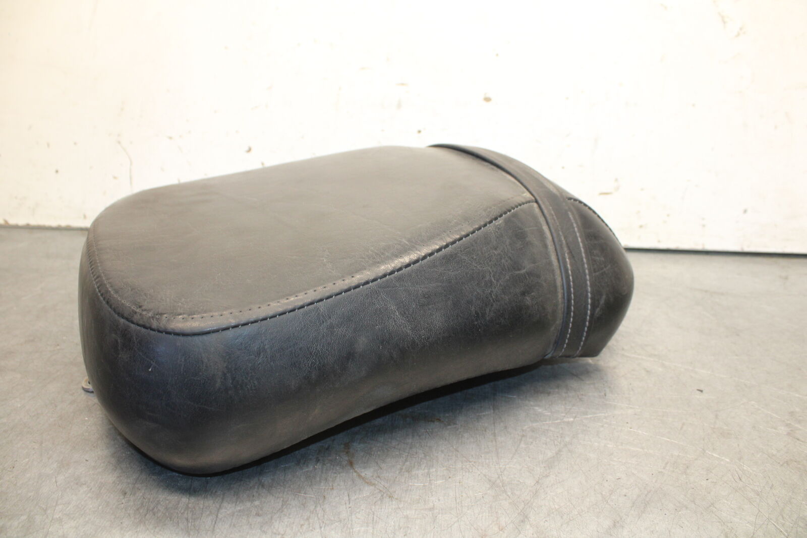 05-09 SUZUKI BOULEVARD C90 REAR DRIVERS SEAT  BB692