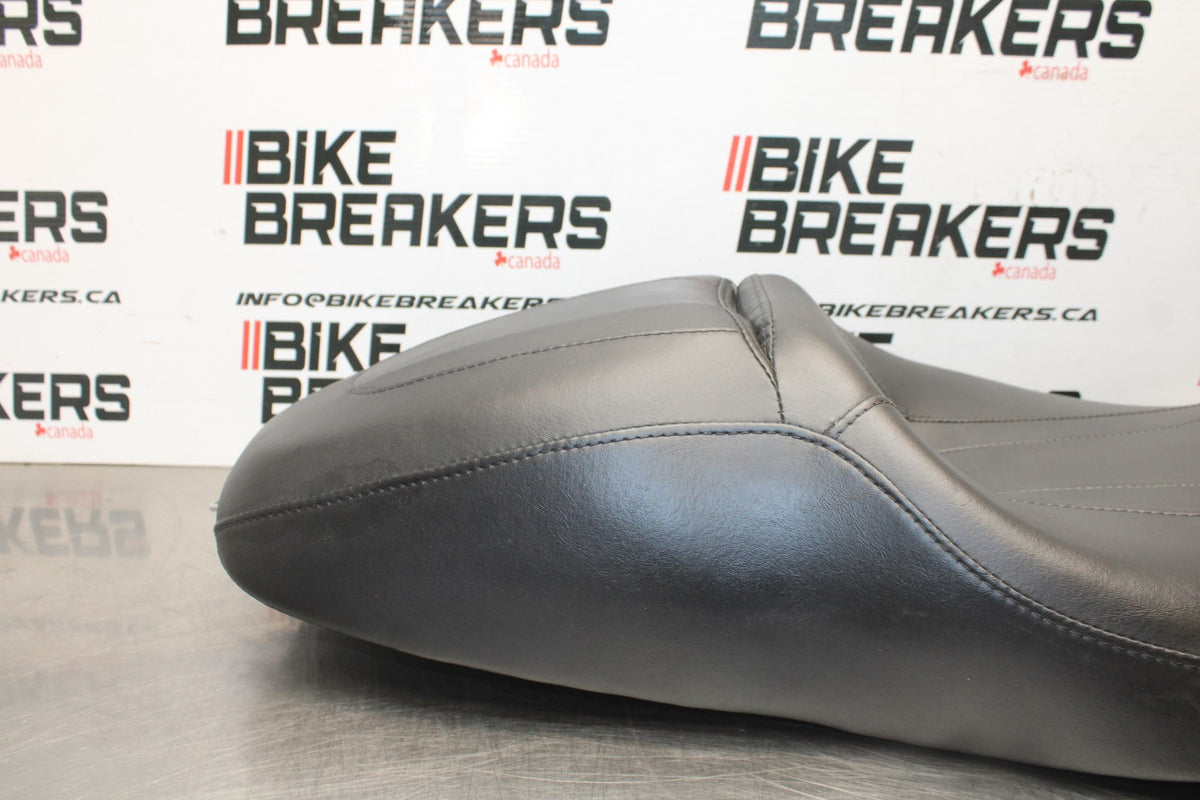 22 HARLEY-DAVIDSON SOFTAIL FRONT REAR SEAT SADDLE  BB859