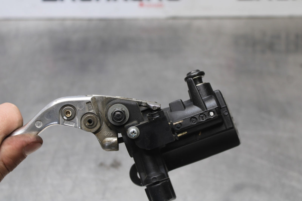 15-17 YAMAHA FJ09 FRONT BRAKE MASTER CYLINDER w/ LEVER BB906