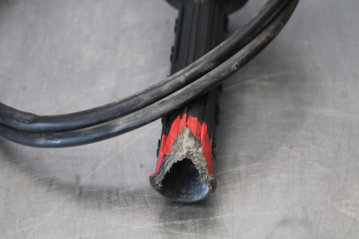 16 APRILIA TUONO V4 1100 RIGHT THROTTLE GRIP THROTTLE CABLES/ ACCELERATOR BB905