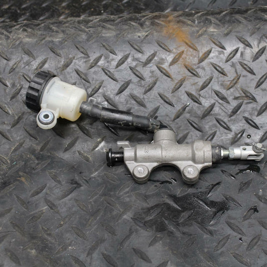 08-16 YAMAHA YZF R6 REAR BRAKE MASTER CYLINDER W RESERVOIR 2C0-2583V-01-00 BB209