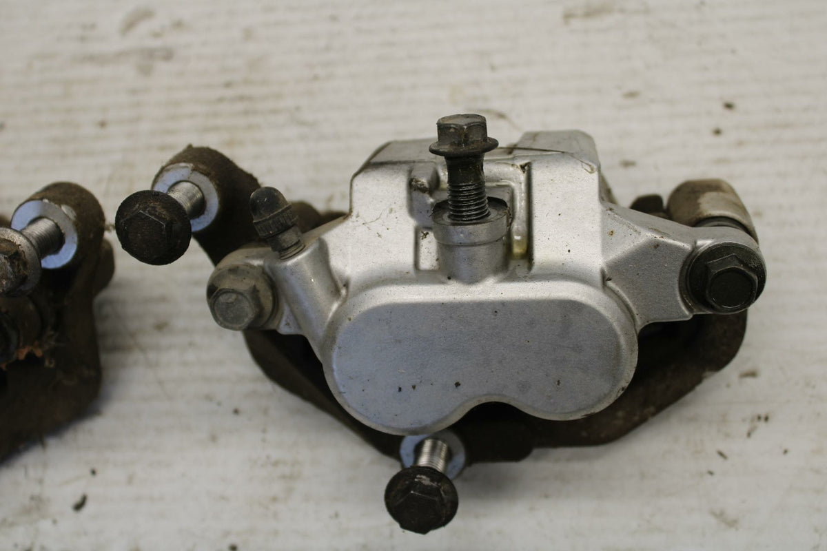 07-08 YAMAHA V STAR 1300 RIGHT LEFT FRONT BRAKE CALIPER SET PAIR CALIPERS BB303