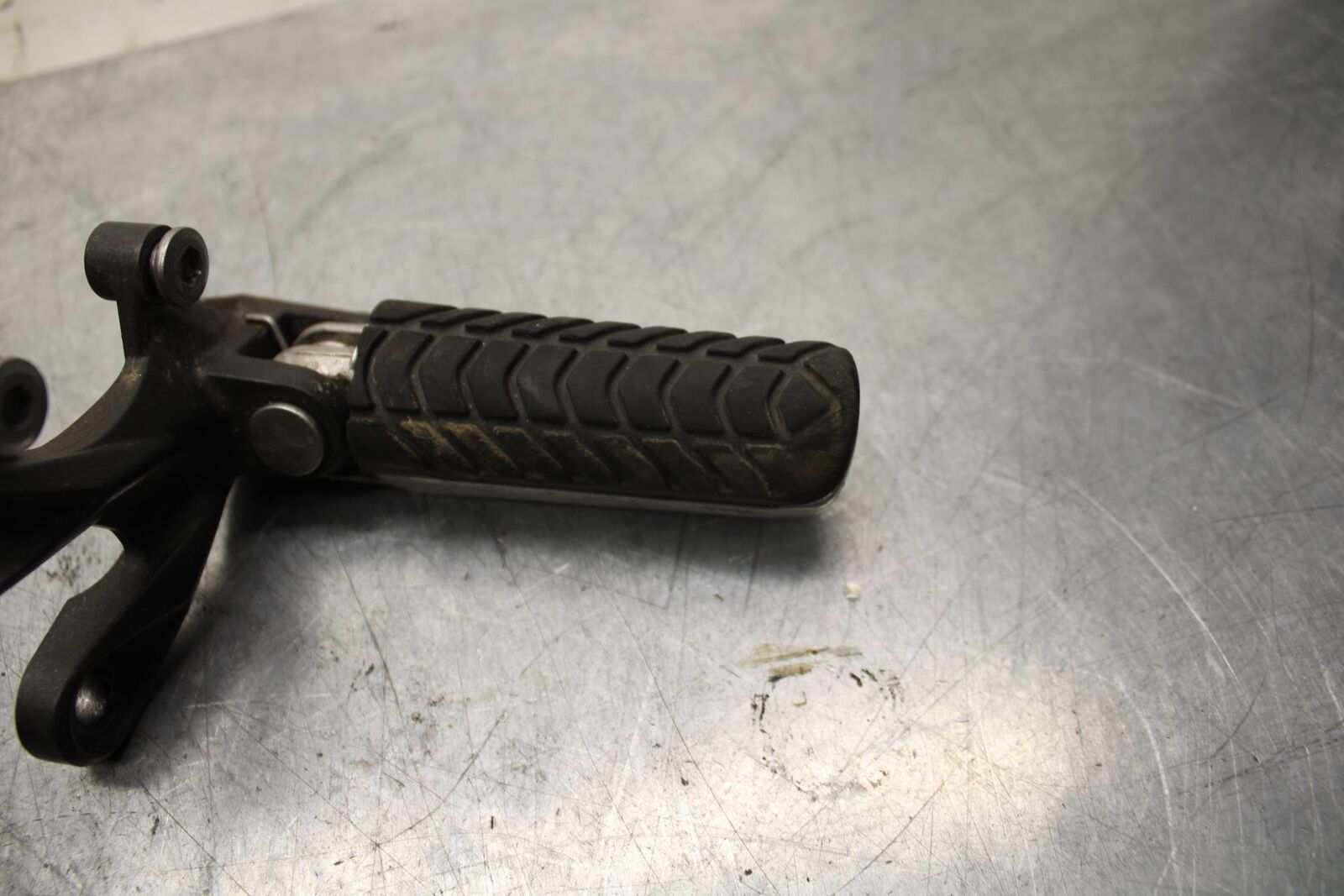 08-09 KAWASAKI NINJA ZX14R LEFT REARSET REAR SET DRIVER FOOT PEG BRACKET  BB73