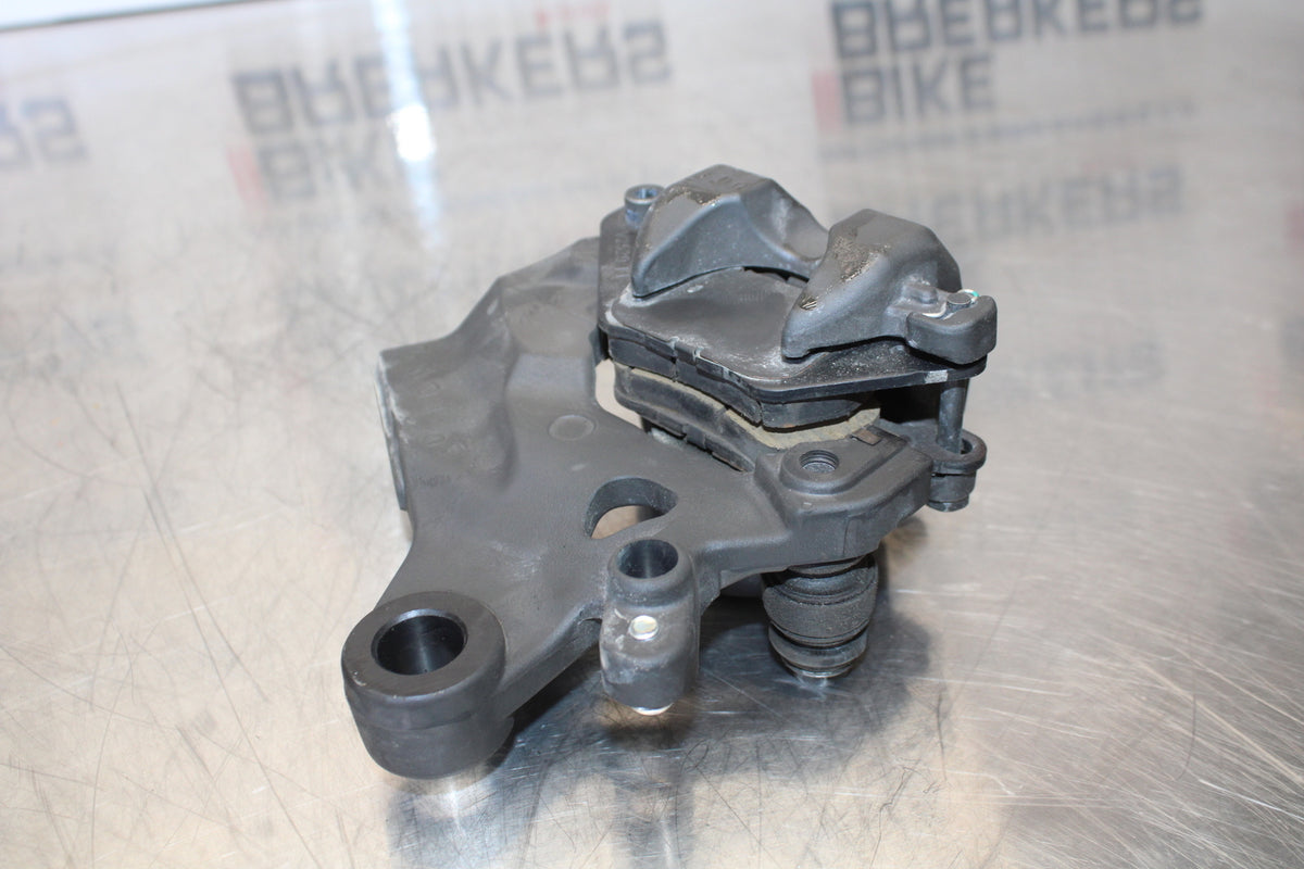 23 YAMAHA YZF R3 REAR BACK BRAKE CALIPER W MOUNT BRACKET BB147