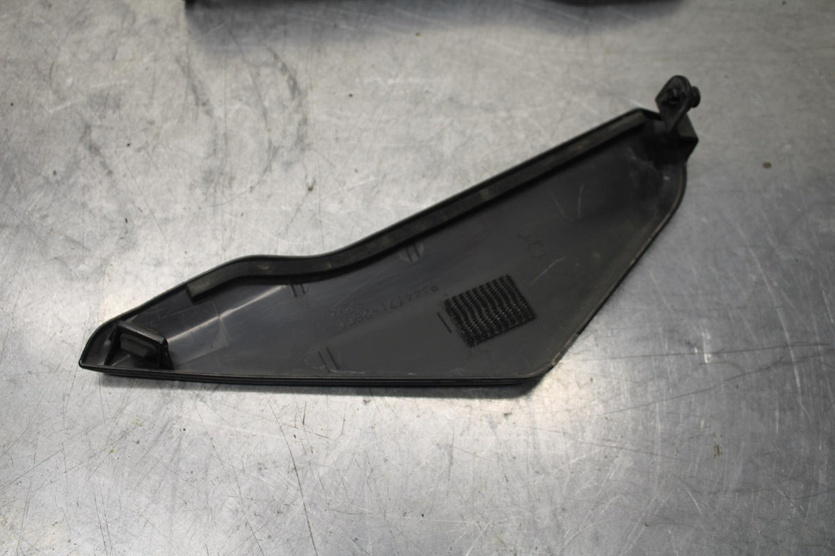 04-05 SUZUKI GSXR750 RIGHT LEFT FRONT SIDE SEAT PANELS TRIMS COWLS  BB81