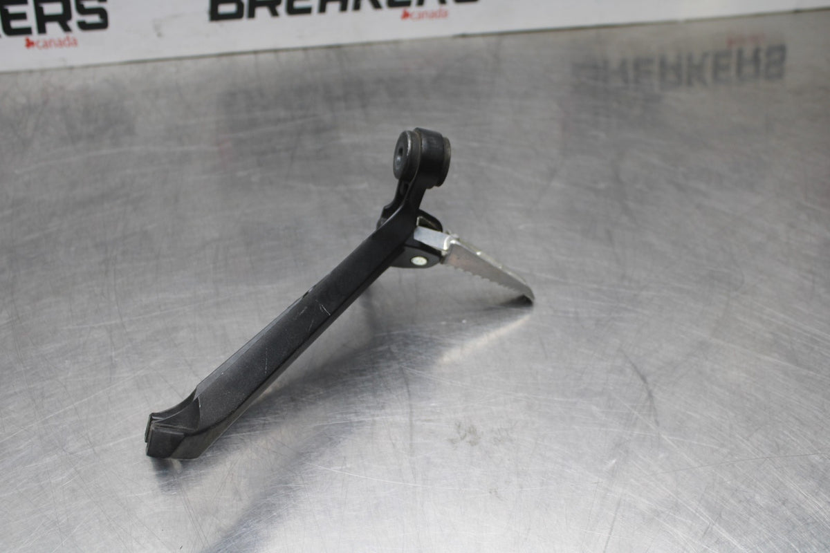 15-21 SUZUKI GSXR600 RIGHT REAR BACK PASSENGER PEG BB810