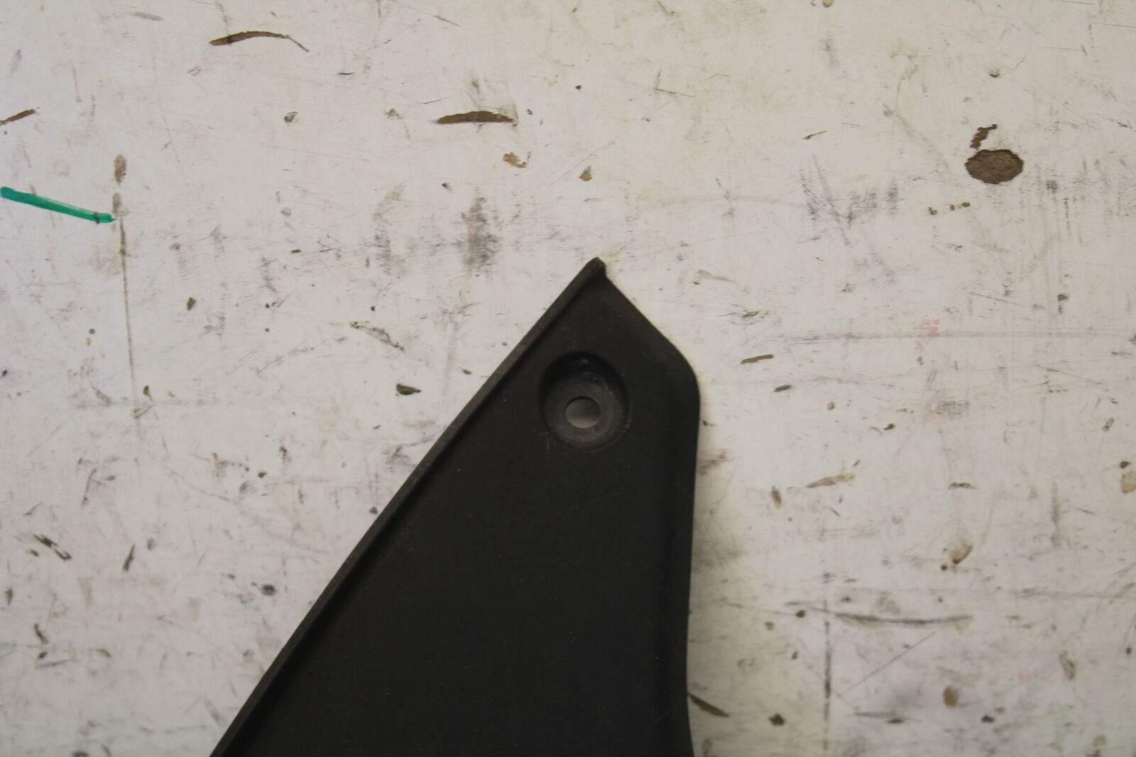 09-12 KAWASAKI NINJA ZX6R FRONT LOWER INNER EXHAUST V FAIRING COWL GUARD BB698