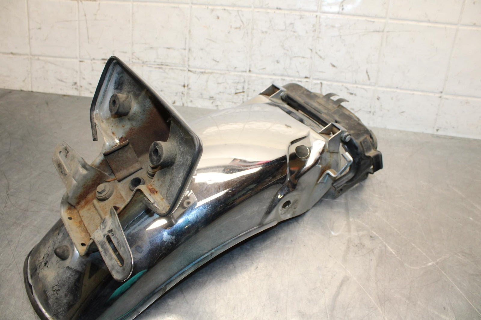 1979 Yamaha XS1100 REAR BACK WHEEL FENDER MUD GUARD 2H7-21613-00-91 BB572