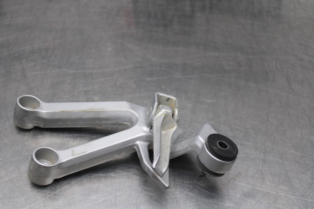06 SUZUKI SV650S RIGHT REAR BACK PASSENGER PEG BB783
