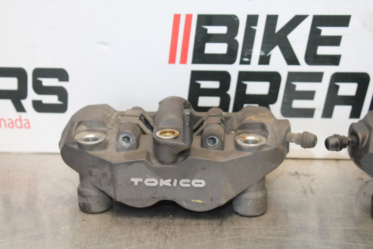 06-07 SUZUKI GSXR 600 RIGHT LEFT FRONT BRAKE CALIPER SET PAIR CALIPERS BB170