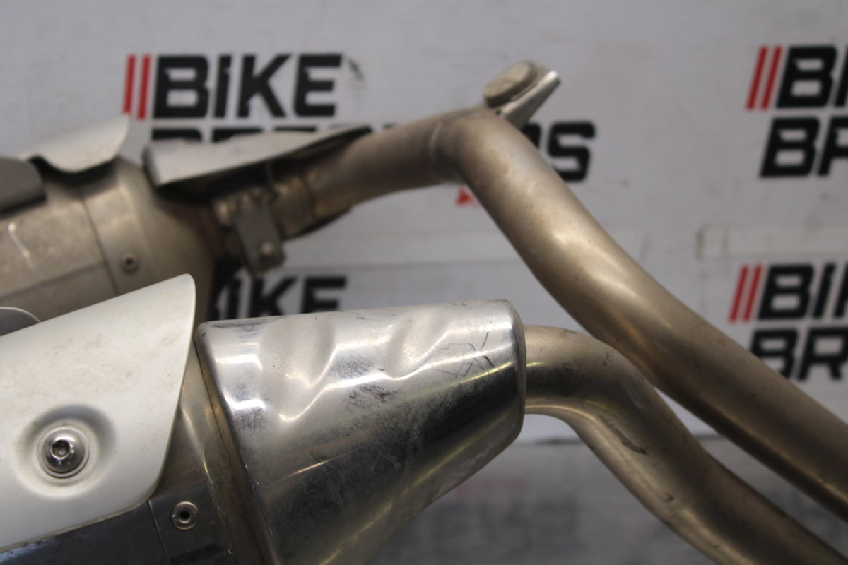 05-08 TRIUMPH SPEED TRIPLE 1050 EXHAUST PIPE MUFFLER SLIP ON SILENCER SET BB933