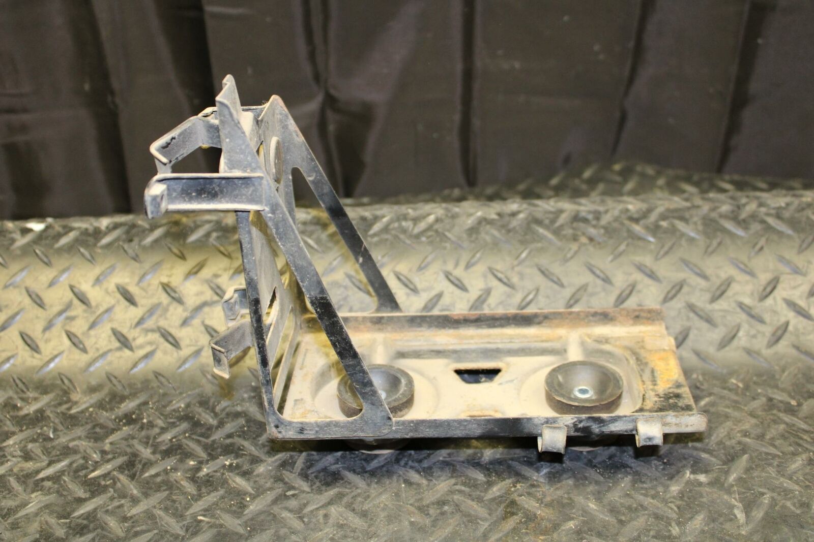 80-81 YAMAHA XS1100 SPECIAL BATTERY TRAY BOX HOLDER SET BB174