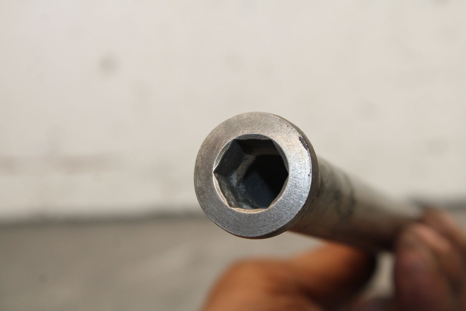 09-12 KAWASAKI NINJA ZX6R ZX600R REAR BACK SWINGARM BOLT SUSPENSION AXLE BB656