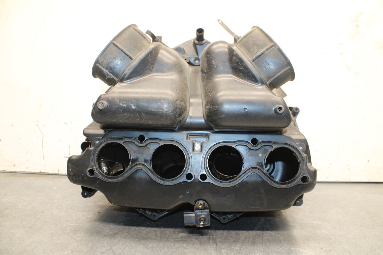 05-06 HONDA CBR600RR AIRBOX AIR INTAKE FILTER BOX  BB689