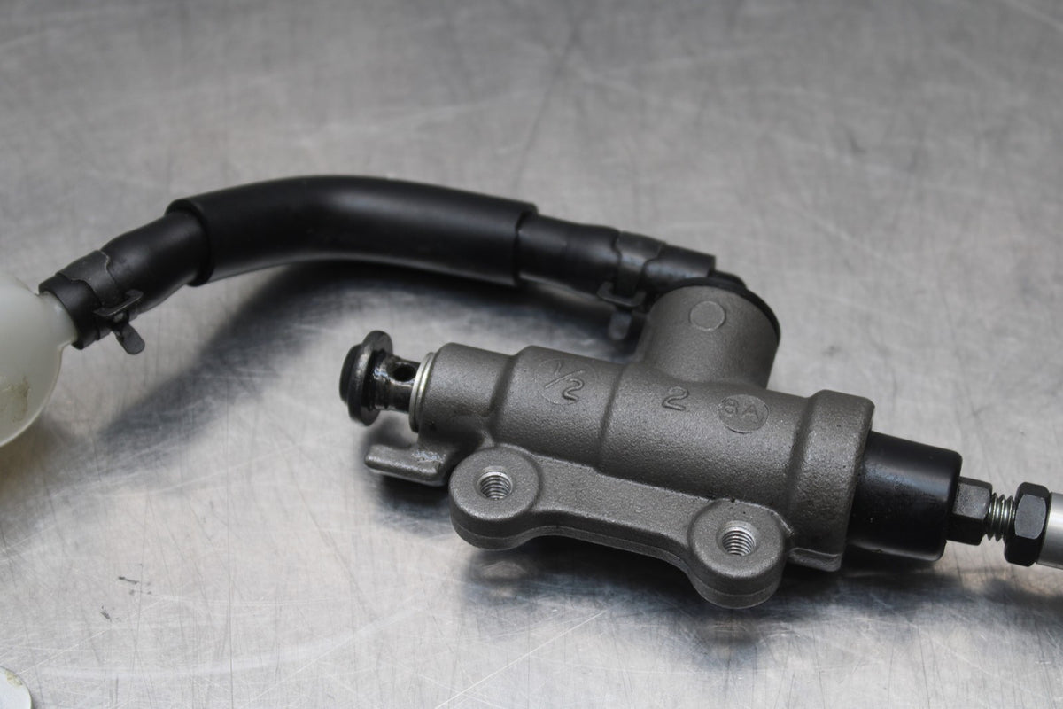18 YAMAHA YZF R1  REAR BACK BRAKE MASTER CYLINDER W RESERVOIR BB838