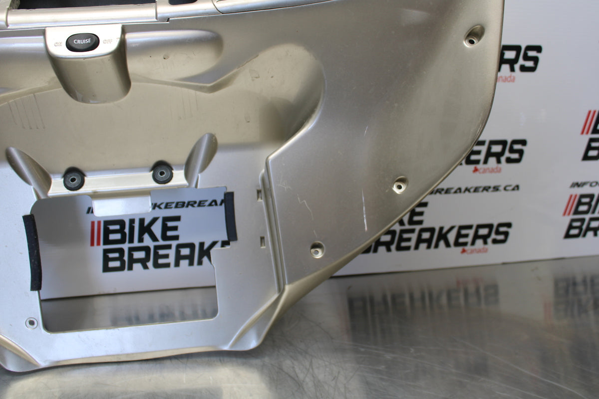09 YAMAHA ROYAL STAR XVZ1300TF VENTURE FRONT UPPER FAIRING NOSE COWL BB151