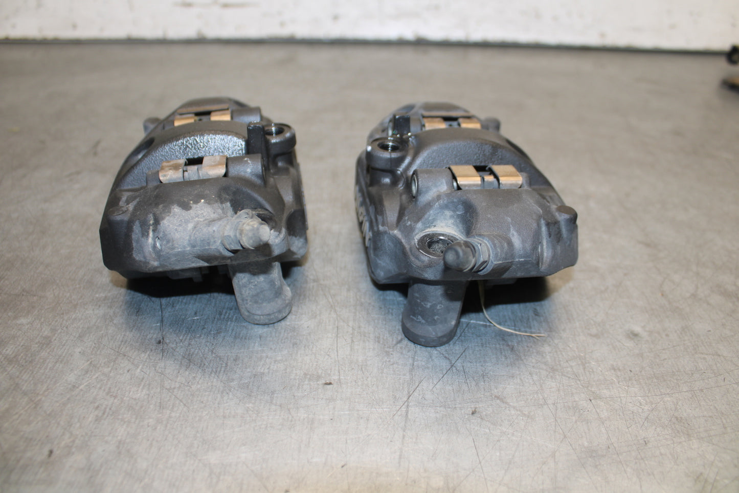 19-23 KAWASAKI NINJA ZX6R RIGHT LEFT FRONT BRAKE CALIPER SET PAIR CALIPERS BB701
