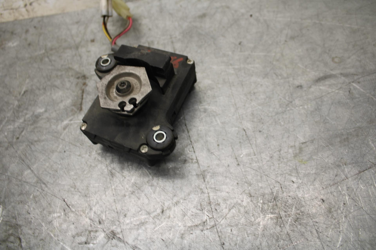 2009 Kawasaki Ninja ZX6R ZX600R EXHAUST VALVE SERVO MOTOR 21174-0005 BB44