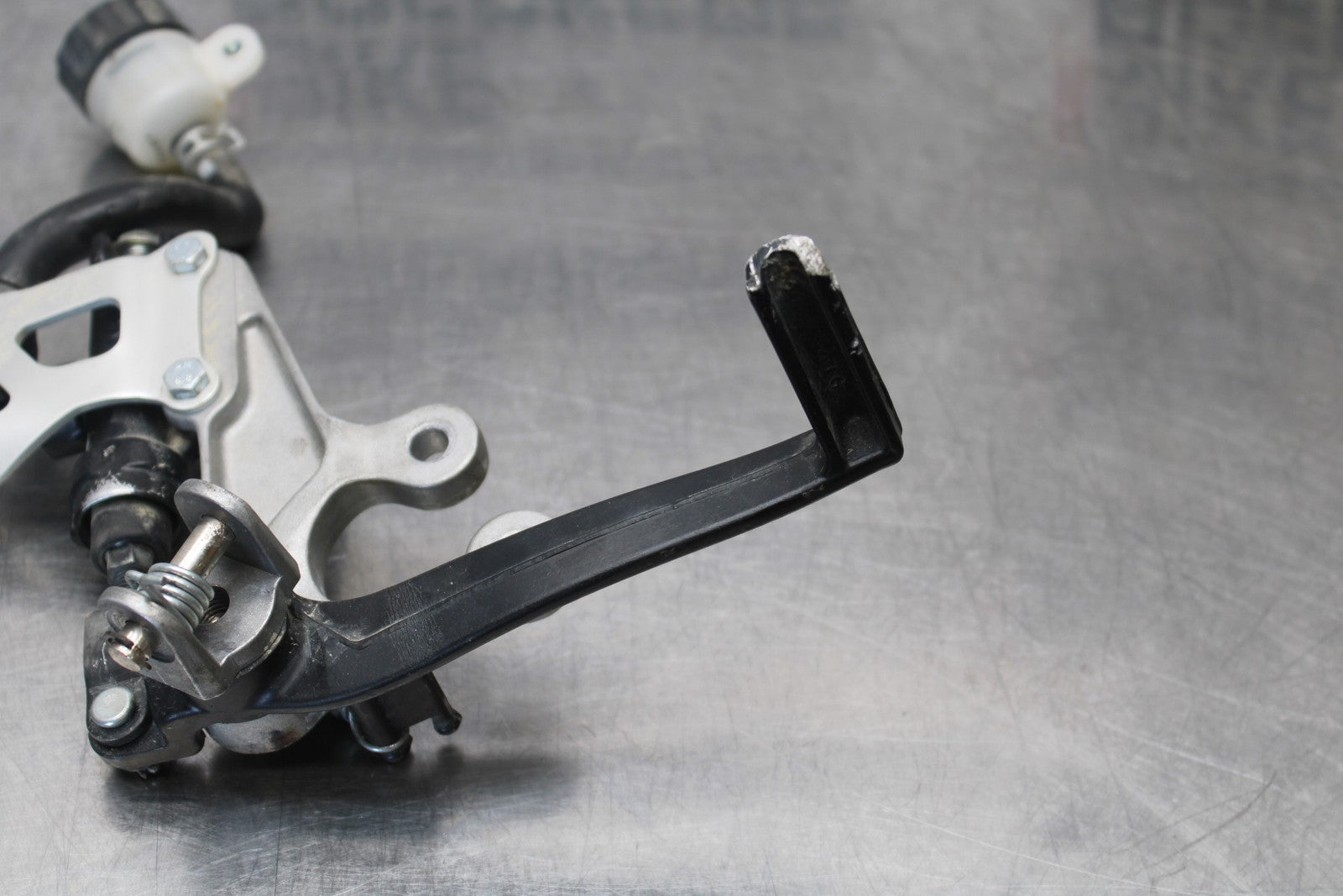 11-22 SUZUKI GSXR 600  RIGHT REARSET REAR SET DRIVER FOOT PEG REST STOP BB193