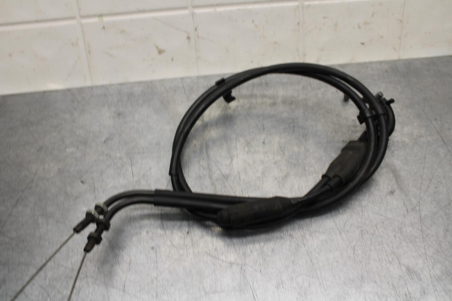 2012 Triumph Daytona 675R THROTTLE CABLES LINES BB589