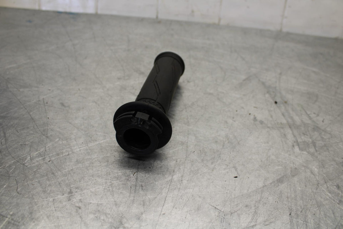 17-18 YAMAHA YZF R3 THROTTLE CABLE LINE HOUSING GUIDE BB438