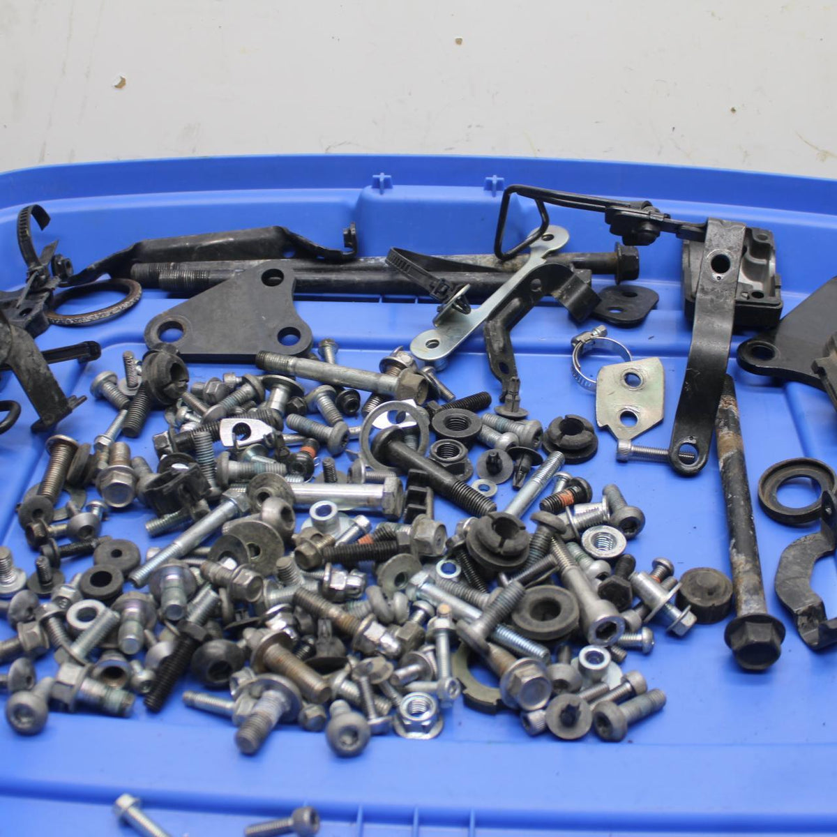 2007 Yamaha V Star 1300 XVS1300A MISCELLANEOUS BOLTS FASTENERS HARWARE BB78