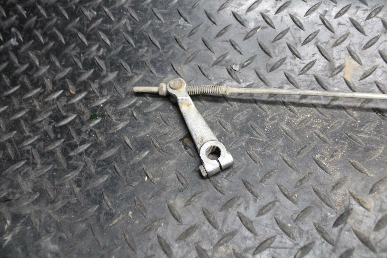 84-85 YAMAHA VIRAGO 1000 REAR BACK BRAKE  ROD SHAFT BAR 
