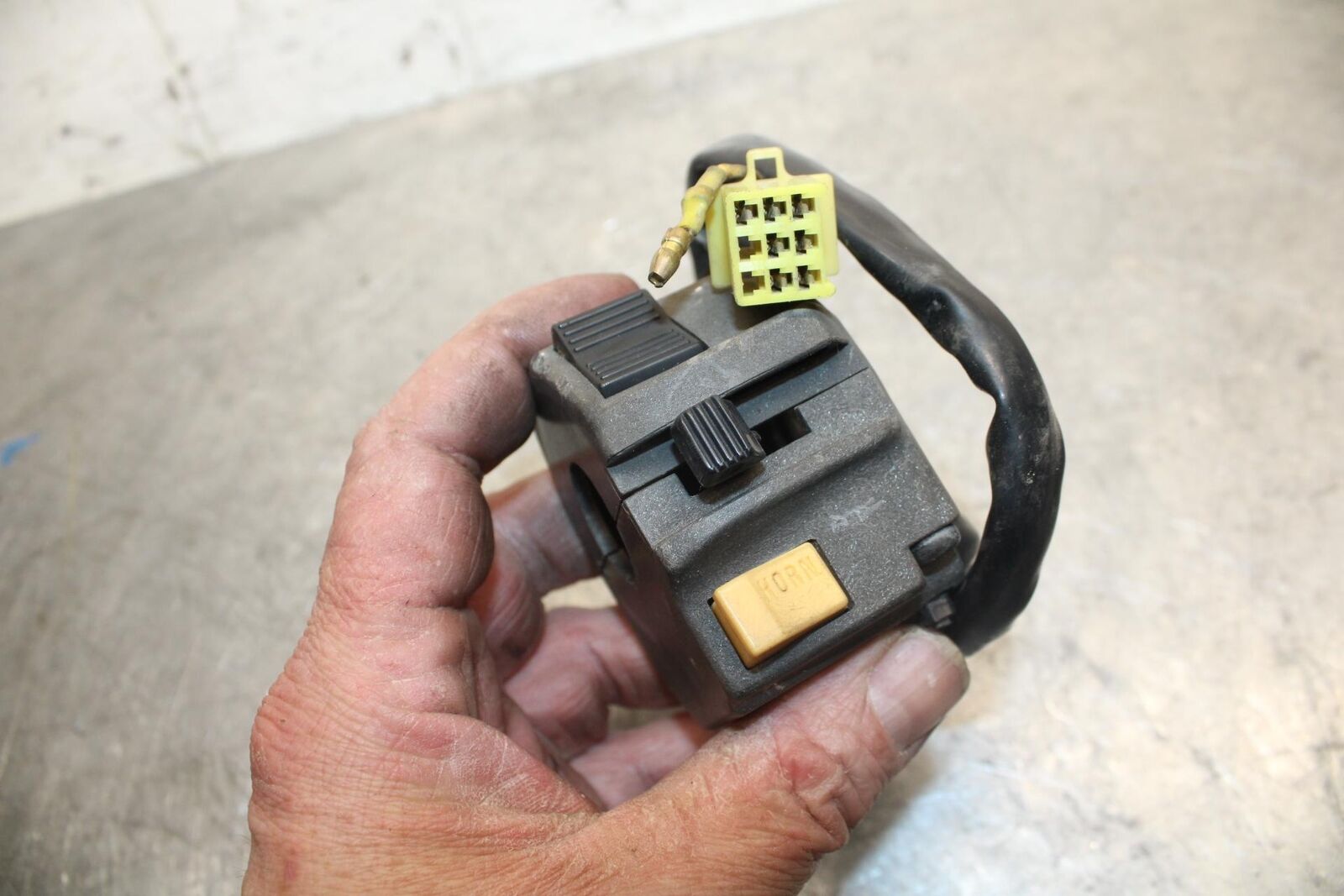 1986 Suzuki GSXR1100 LEFT CLIP ON HANDLE HORN SIGNALS SWITCH SWITCHES BB43