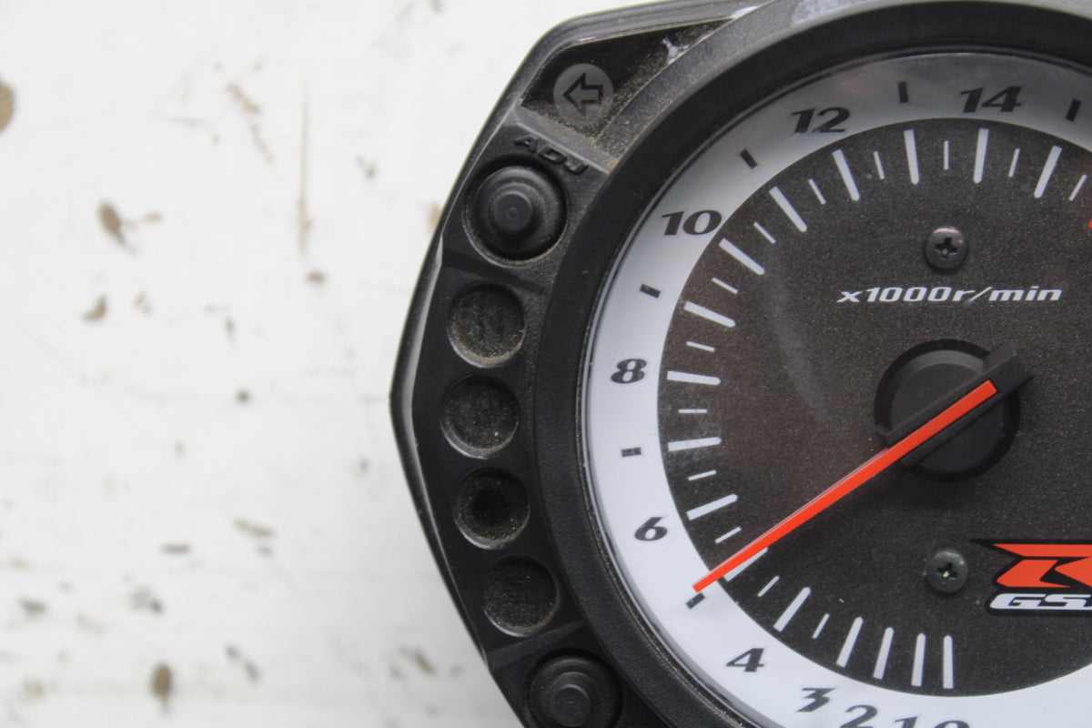 06-07 SUZUKI GSXR 600 SPEEDO TACH GAUGES CLUSTER SPEEDOMETER TACHOMETER BB243