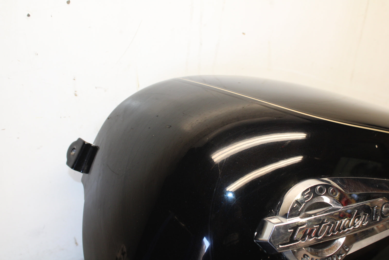 00 SUZUKI INTRUDER 1500 VL1500 LEFT GAS TANK CAP COVER TRIM COWL FAIRING BB761