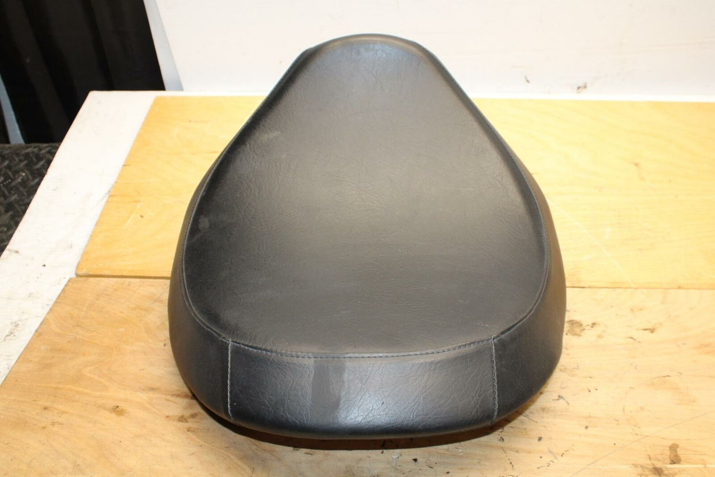 09-10 SUZUKI BOULEVARD M109R FRONT DRIVERS SEAT PAD SADDLE  BB318