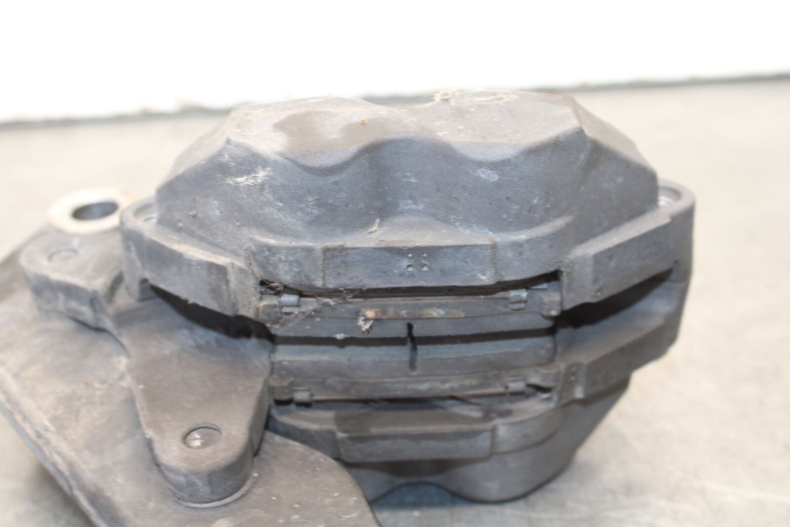 05-09 SUZUKI BOULEVARD C90 REAR BACK BRAKE CALIPER W MOUNT BRACKET BB692