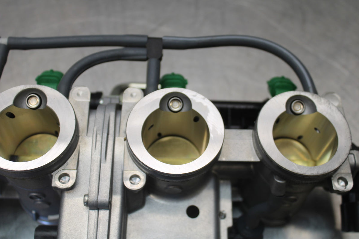 25 KAWASAKI Z900 MAIN FUEL INJECTORS / THROTTLE BODIES BB928
