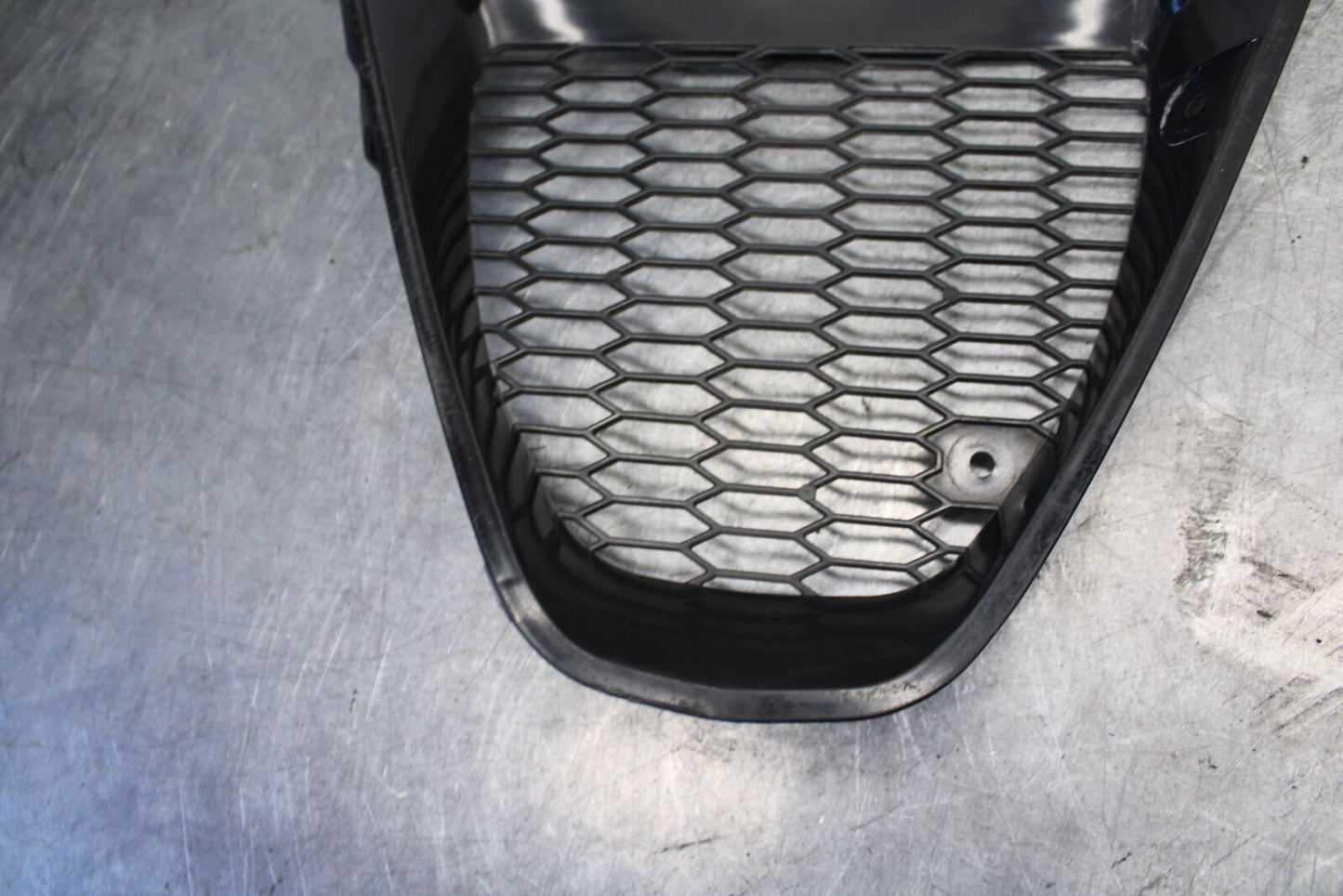 05-06 SUZUKI GSXR1000 FRONT LOWER INNER EXHAUST V FAIRING COWL GUARD  BB676