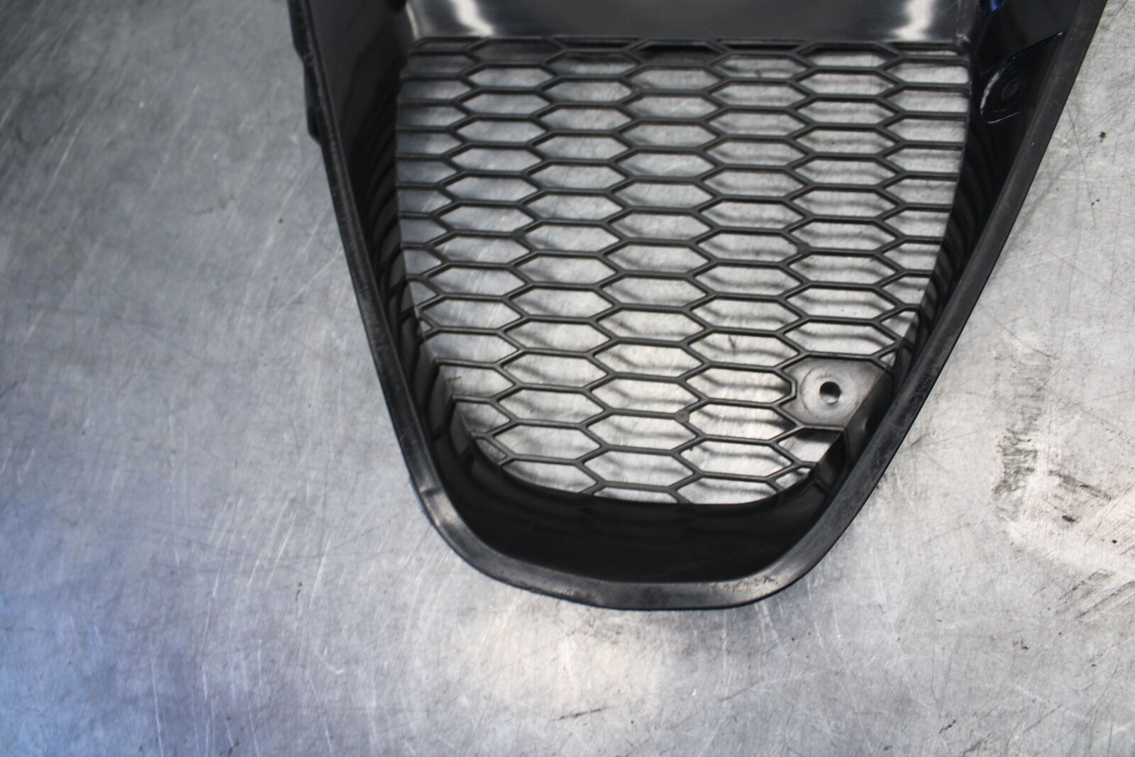 05-06 SUZUKI GSXR1000 FRONT LOWER INNER EXHAUST V FAIRING COWL GUARD  BB676