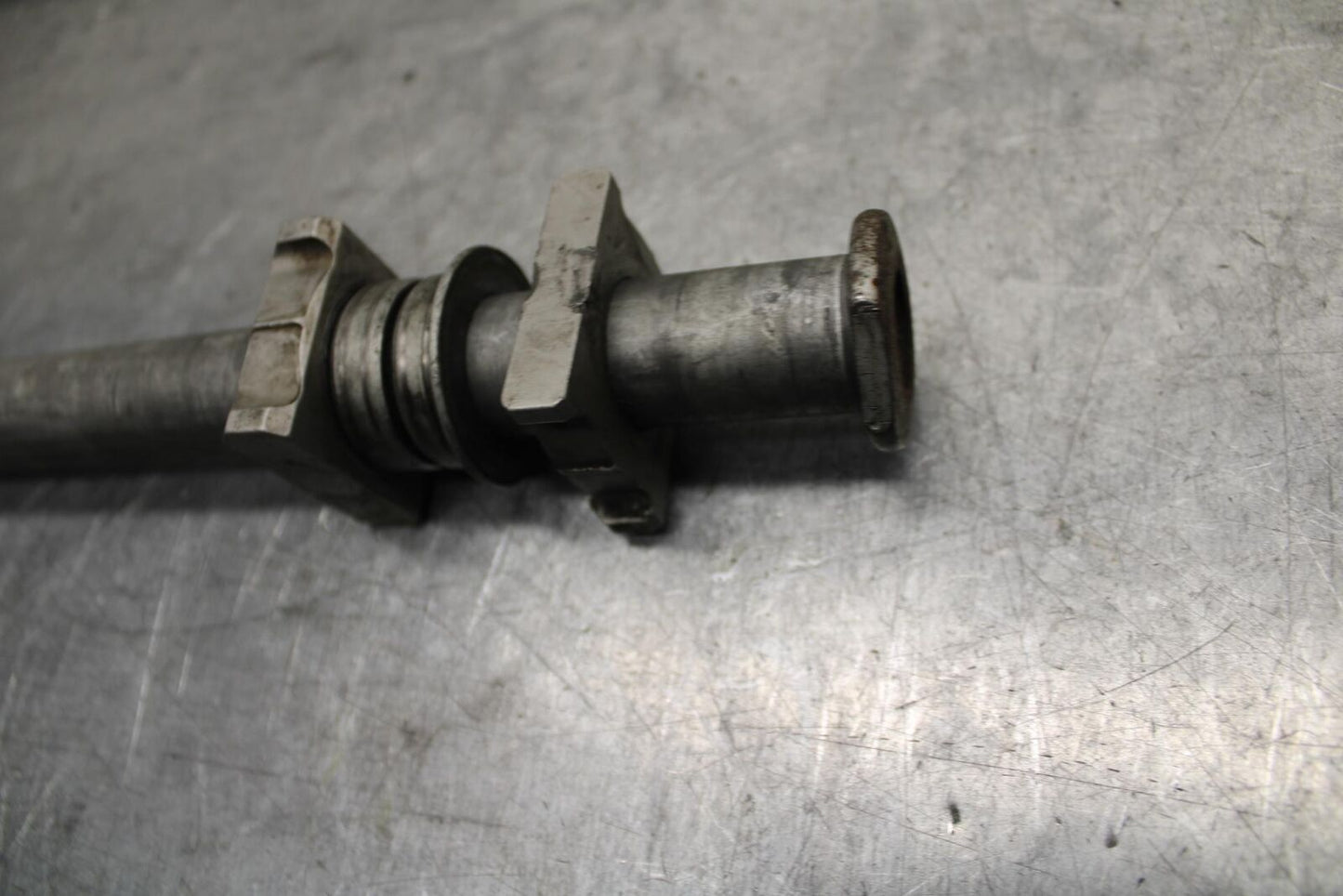 06-07 HONDA CBR1000RR REAR AXLE WHEEL RIM PIVOT BOLT AXEL 42301-MEL-000 BB99