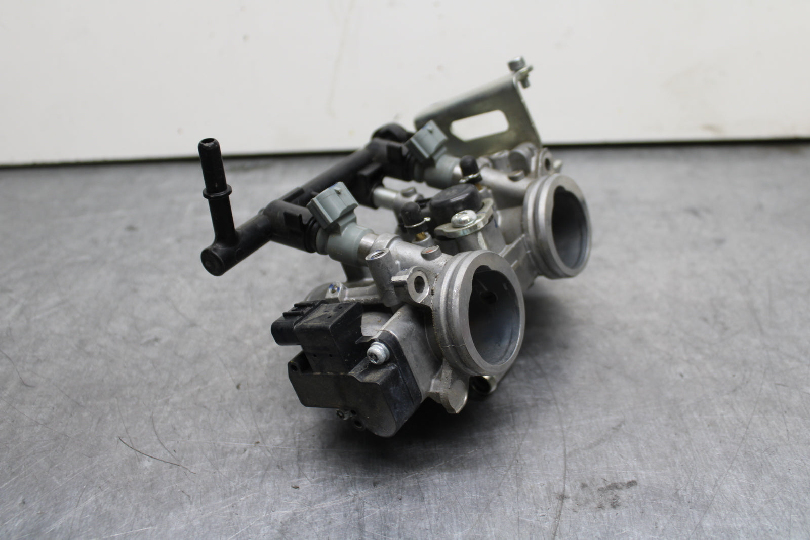 19-21 YAMAHA YZF R3 MAIN FUEL INJECTORS / THROTTLE BODIES BB121