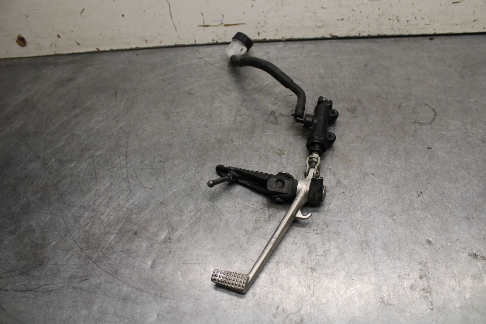 13-18 KAWASAKI NINJA ZX6R REAR BACK BRAKE MASTER CYLINDER W RESERVOIR BB682