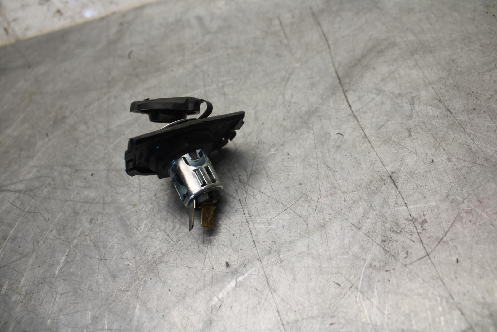 22 KTM 890 ADVENTURE   AUX POWER PLUG BB514