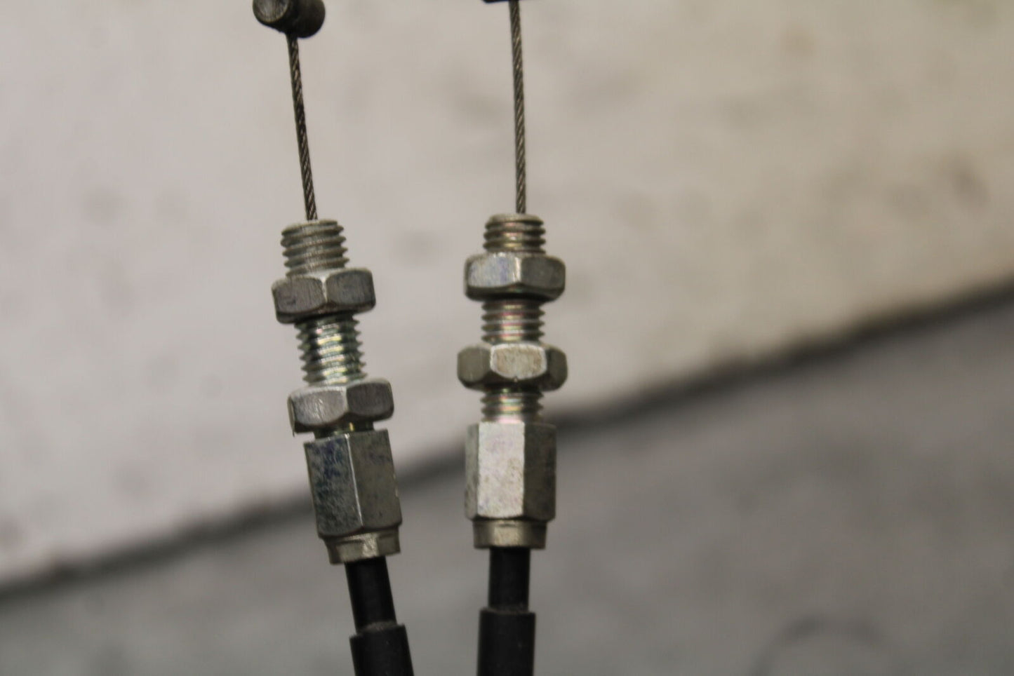 05-06 SUZUKI GSXR1000 THROTTLE CABLES LINES 58300-41G00 58300-41G10 BB677