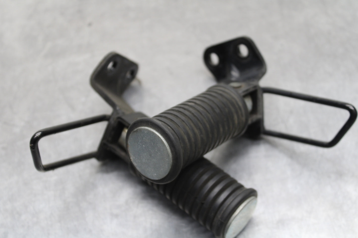 04 SUZUKI INTRUDER 800 REAR PASSENGER FOOT STEP PEG BB758