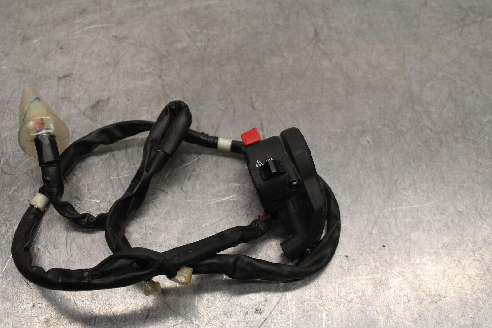 19-24 YAMAHA R3 RIGHT CLIP ON HANDLE KILL OFF START SWITCH SWITCHES BB736