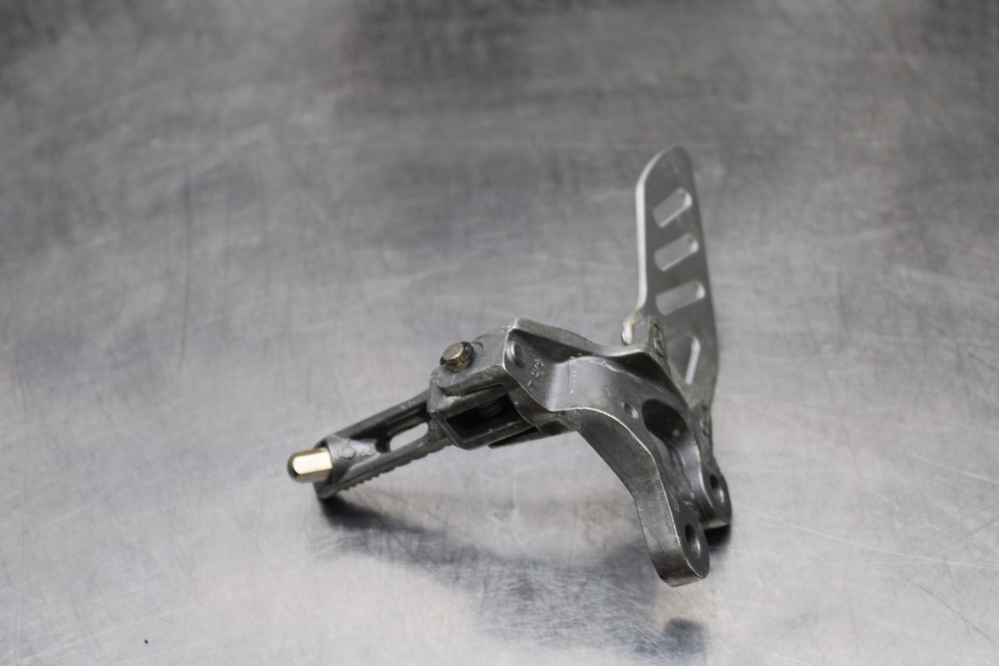11-22 SUZUKI GSXR 600  LEFT REARSET REAR SET DRIVER FOOT PEG REST STOP BB193